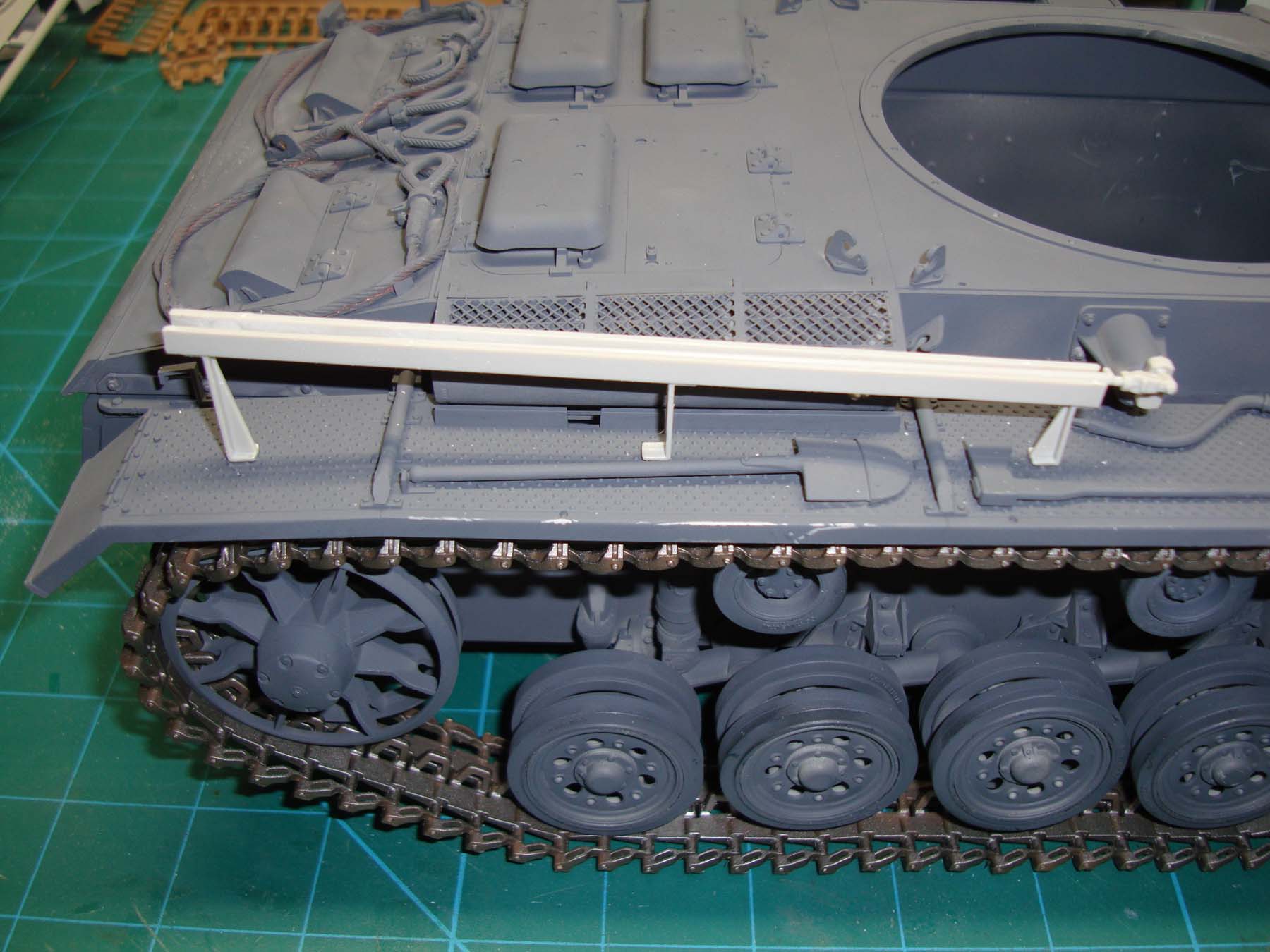 Gallery Models 1/16 Panzer III Ausf.J Build Image