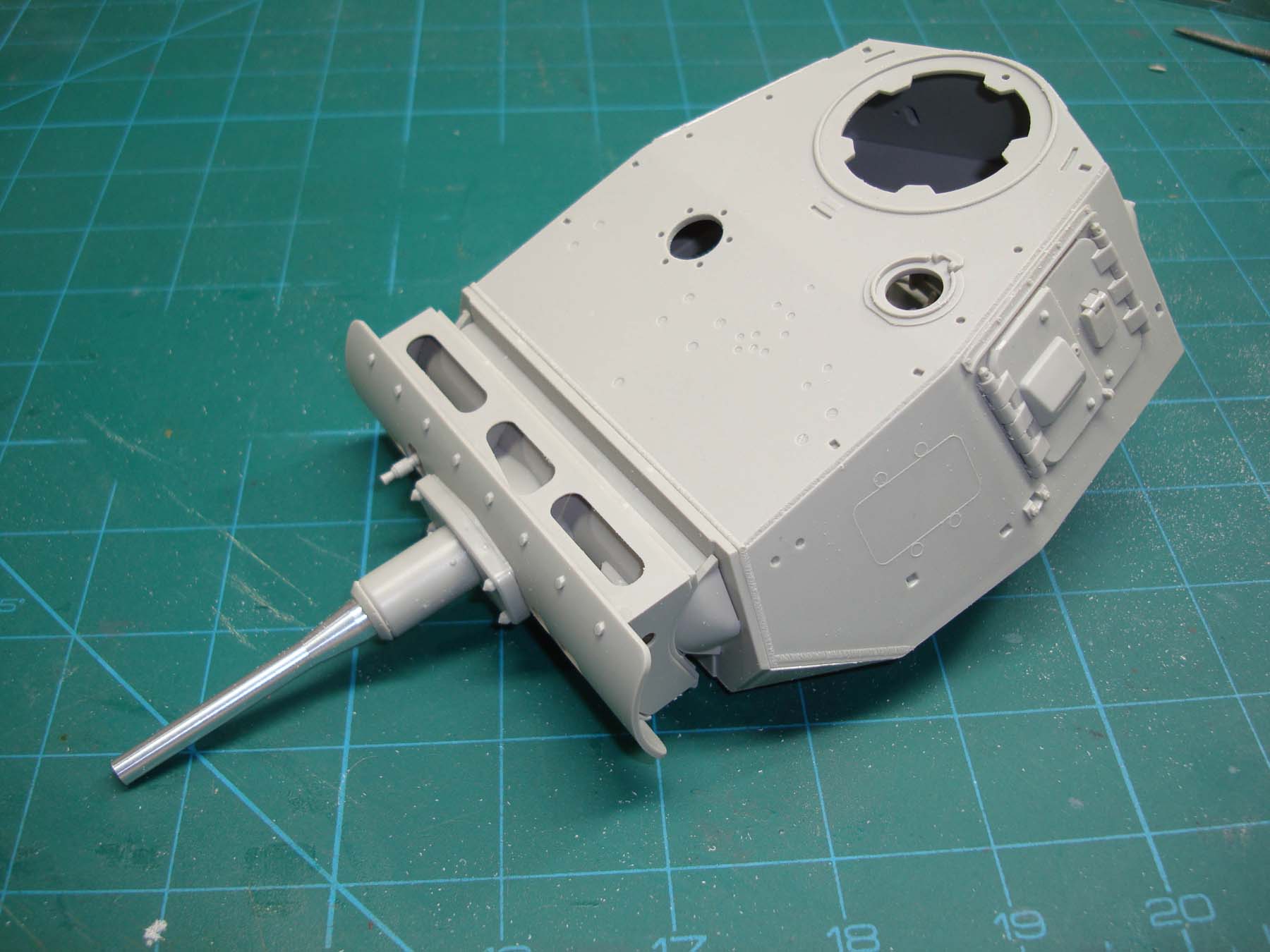 Gallery Models 1/16 Panzer III Ausf.J Build Image