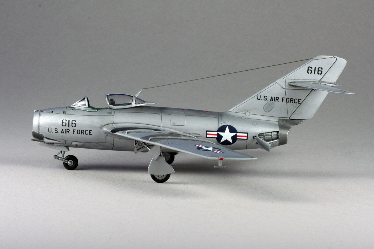 Hobby Boss 80263 1/72 MiG-15bis Build Image 02