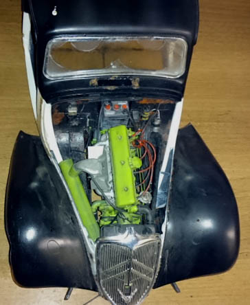 Heller 80799 1/8 Citroen 15 Six Traction Avant Build Image 09
