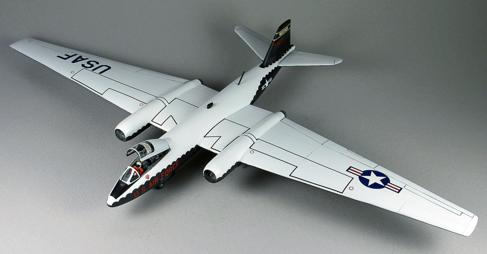 Italeri 0144 1/72 Martin RB-57D Conversion Build Image 09
