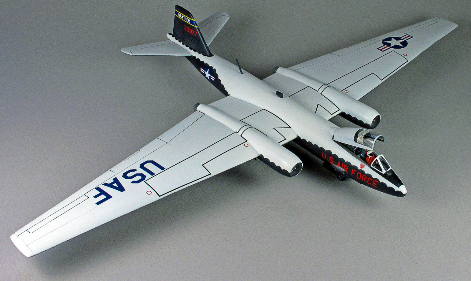 Italeri 0144 1/72 Martin RB-57D Conversion Build Image 10