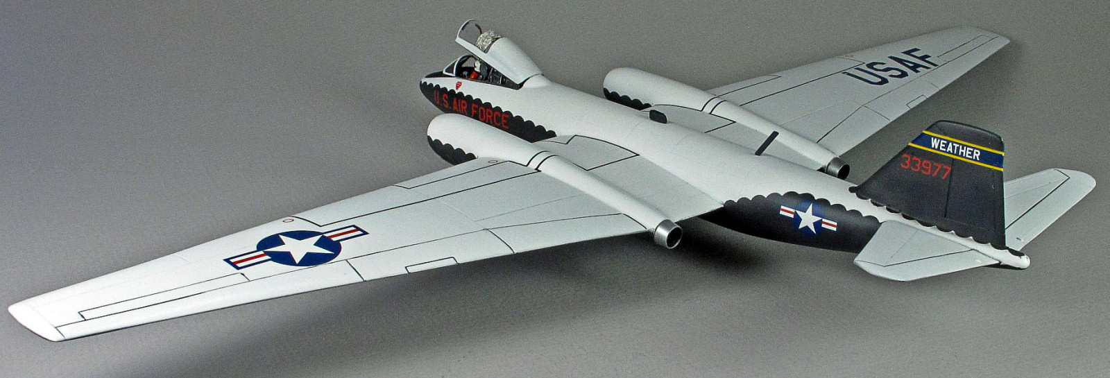 Italeri 0144 1/72 Martin RB-57D Conversion Build Image 12