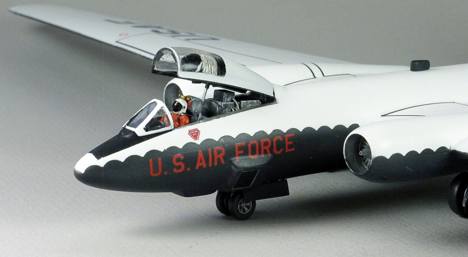 Italeri 0144 1/72 Martin RB-57D Conversion Build Image 13