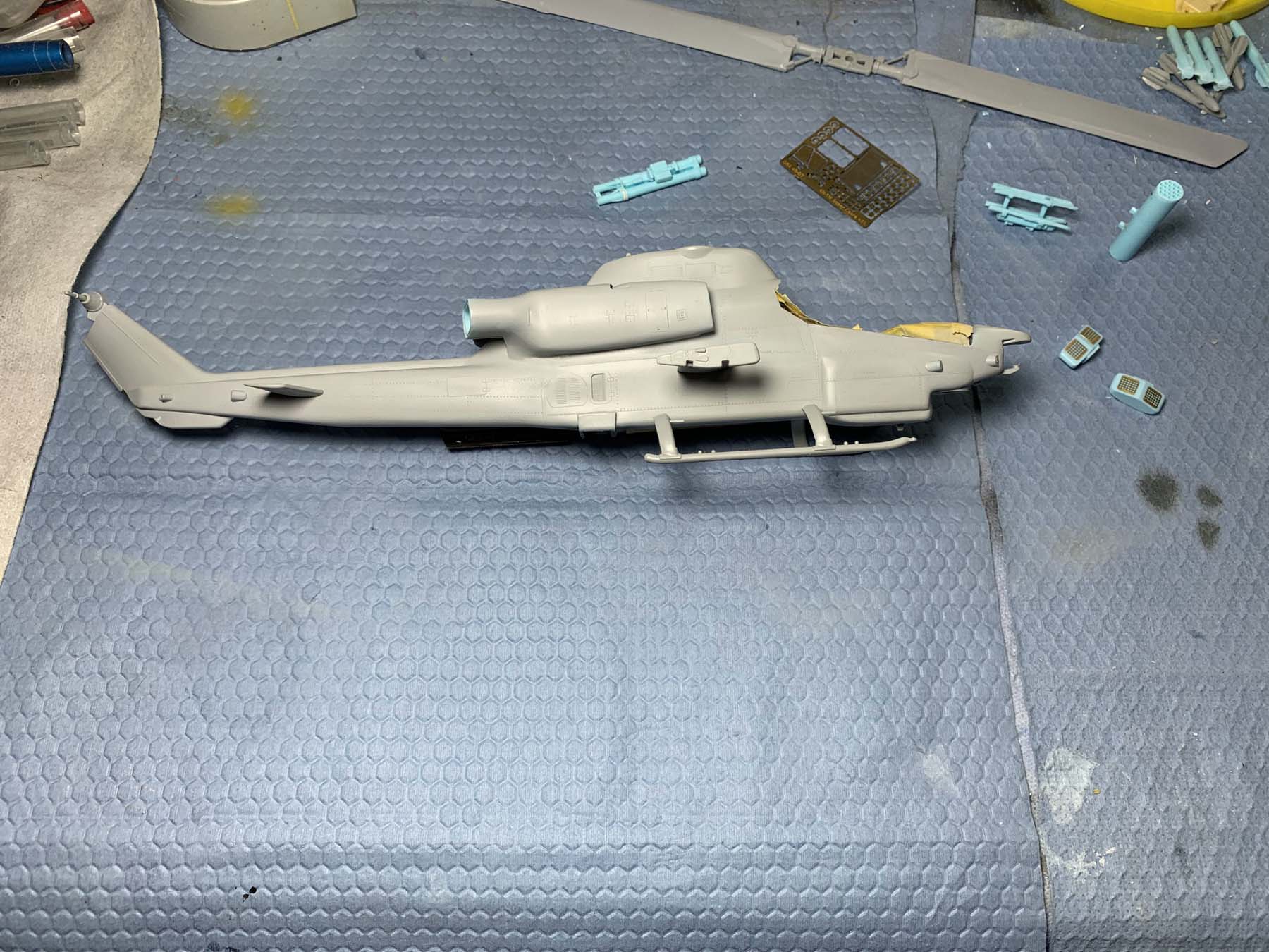 Italeri 0833 1/48 AH-1W SuperCobra Build Image 15