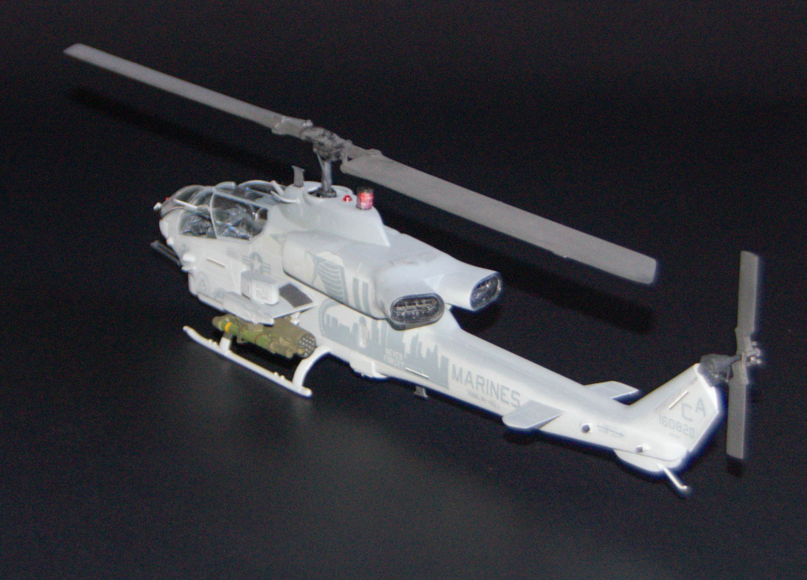 Italeri 0833 1/48 AH-1W SuperCobra Build Image 32