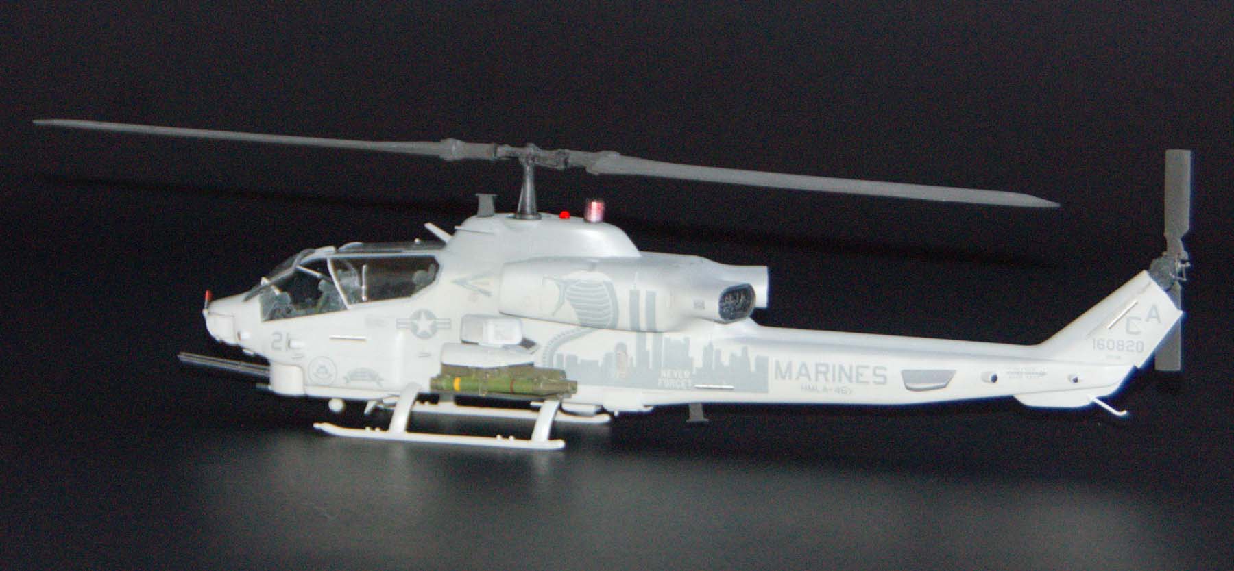Italeri 0833 1/48 AH-1W SuperCobra Build Image 33