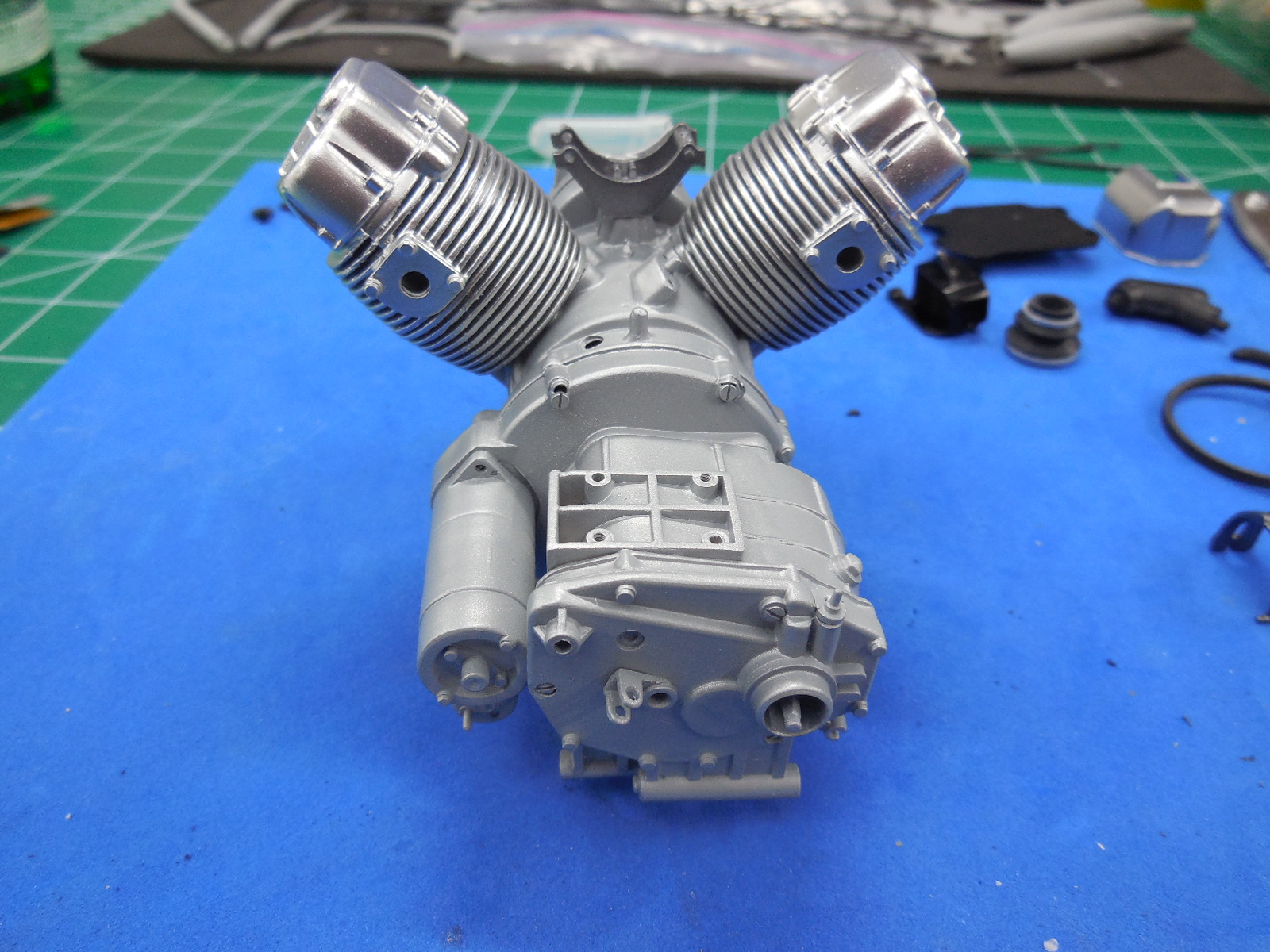 Italeri 4513 1/6 Moto Guzzi V850 California Build Image 105
