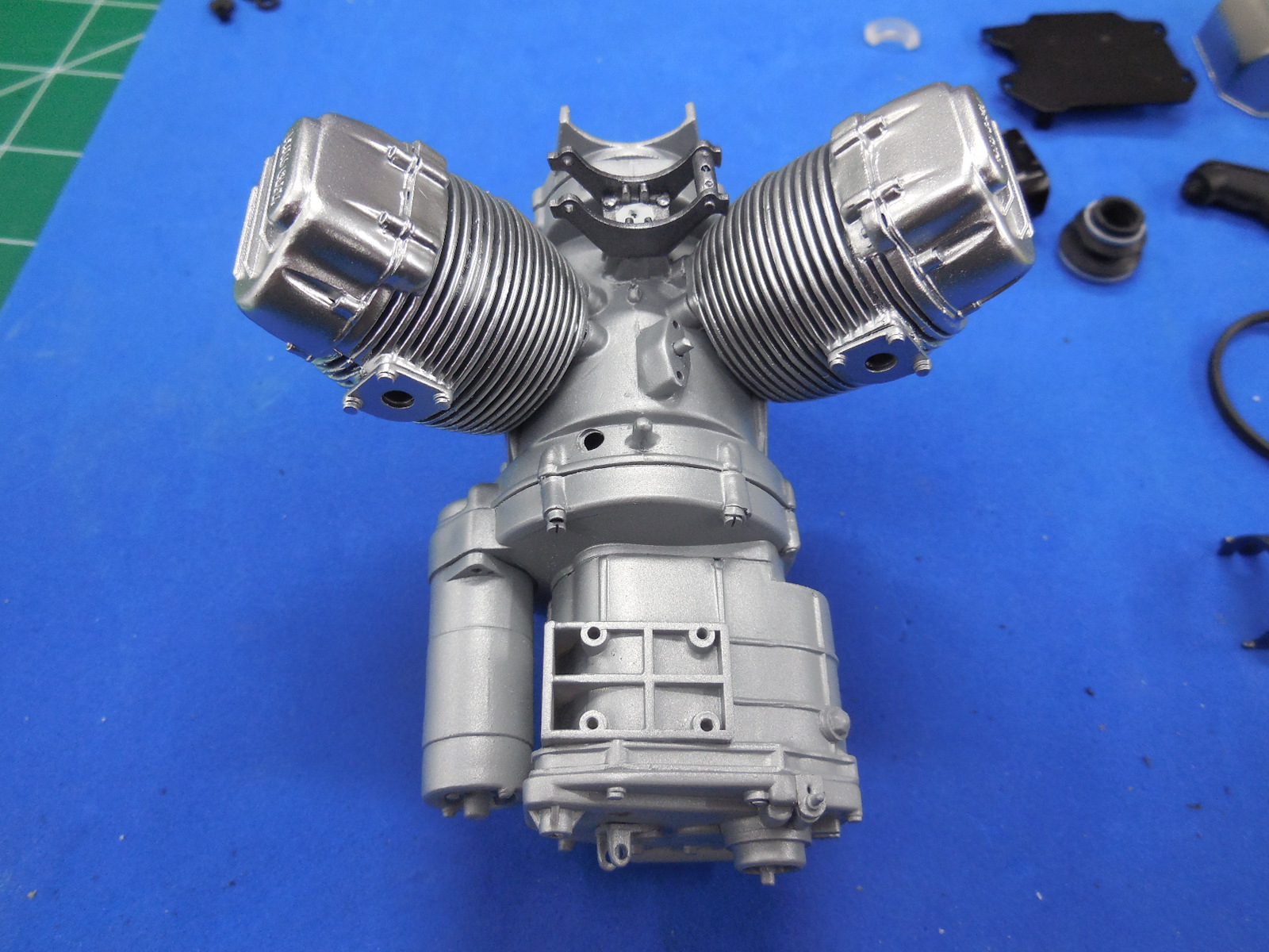 Italeri 4513 1/6 Moto Guzzi V850 California Build Image 106