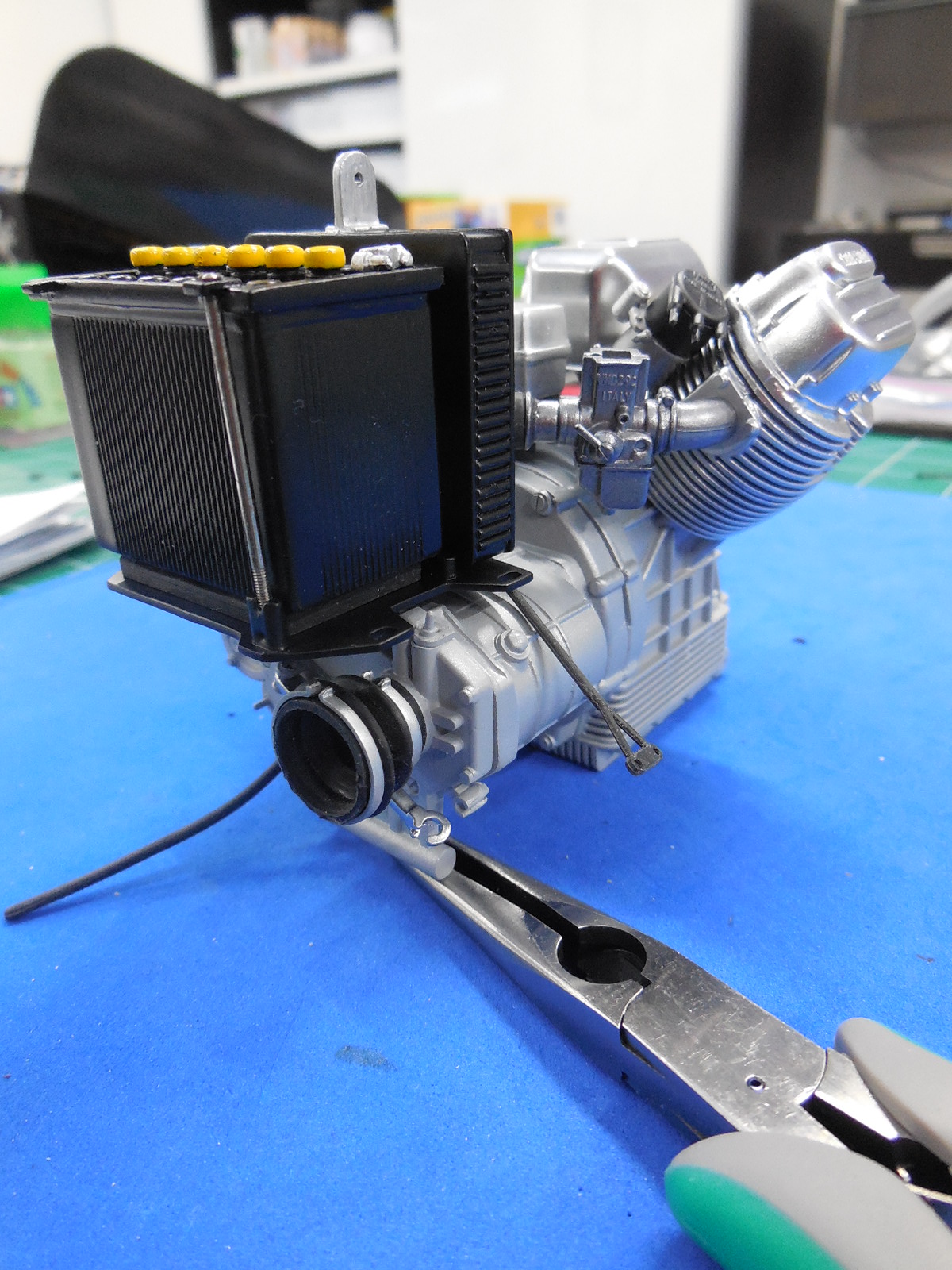 Italeri 1/6 Moto Guzzi V850 California Build Image