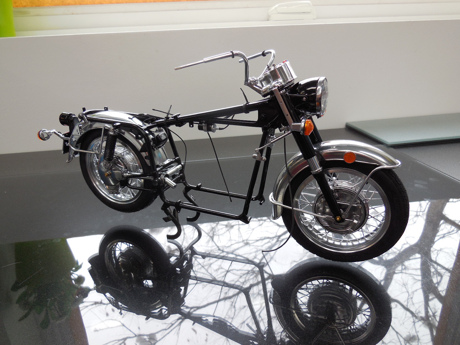 Italeri 1/6 Moto Guzzi V850 California Build Image