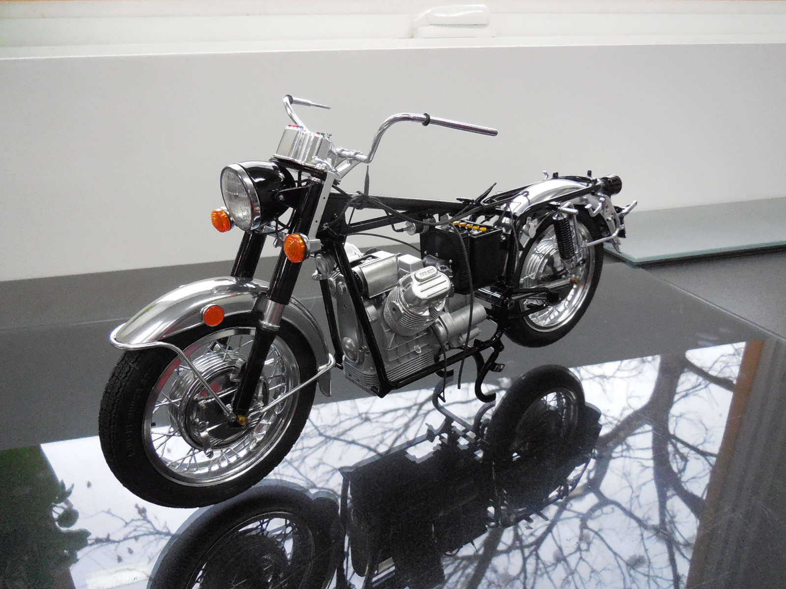 Italeri 1/6 Moto Guzzi V850 California Build Image