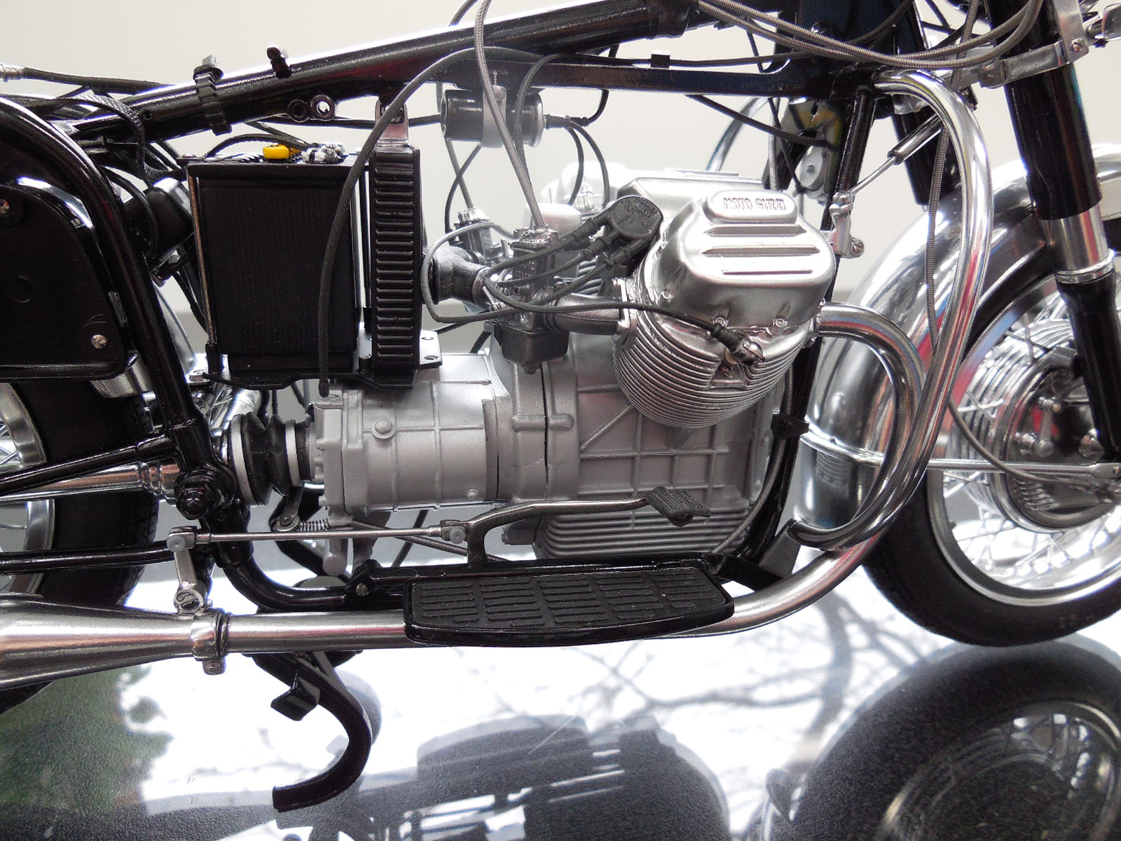 Italeri 1/6 Moto Guzzi V850 California Build Image