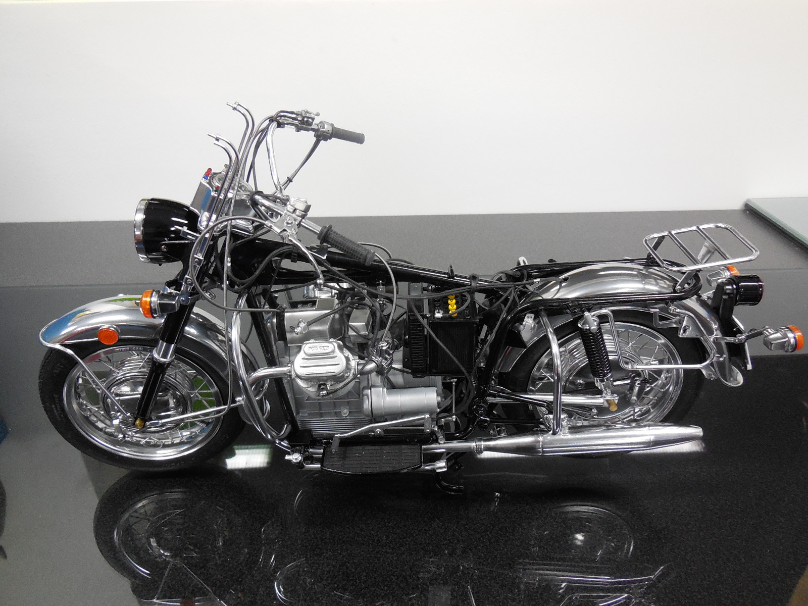 Italeri 4513 1/6 Moto Guzzi V850 California Build Image 201