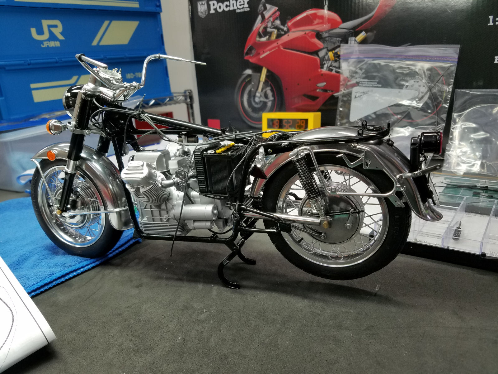 Italeri 1/6 Moto Guzzi V850 California Build Image