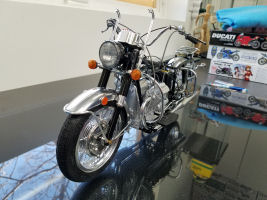 Moto Guzzi V850 California
