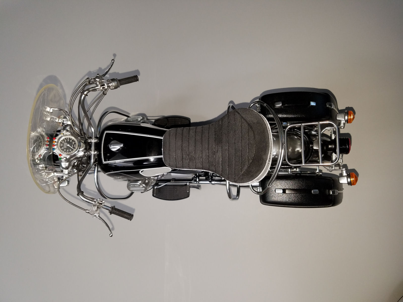 Italeri 4513 1/6 Moto Guzzi V850 California Build Image 234