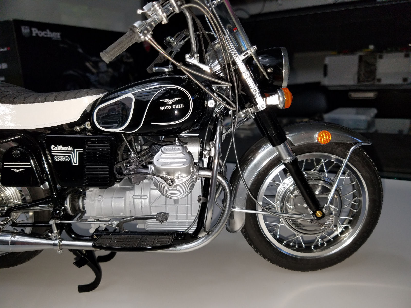 Italeri 4513 1/6 Moto Guzzi V850 California Build Image 236