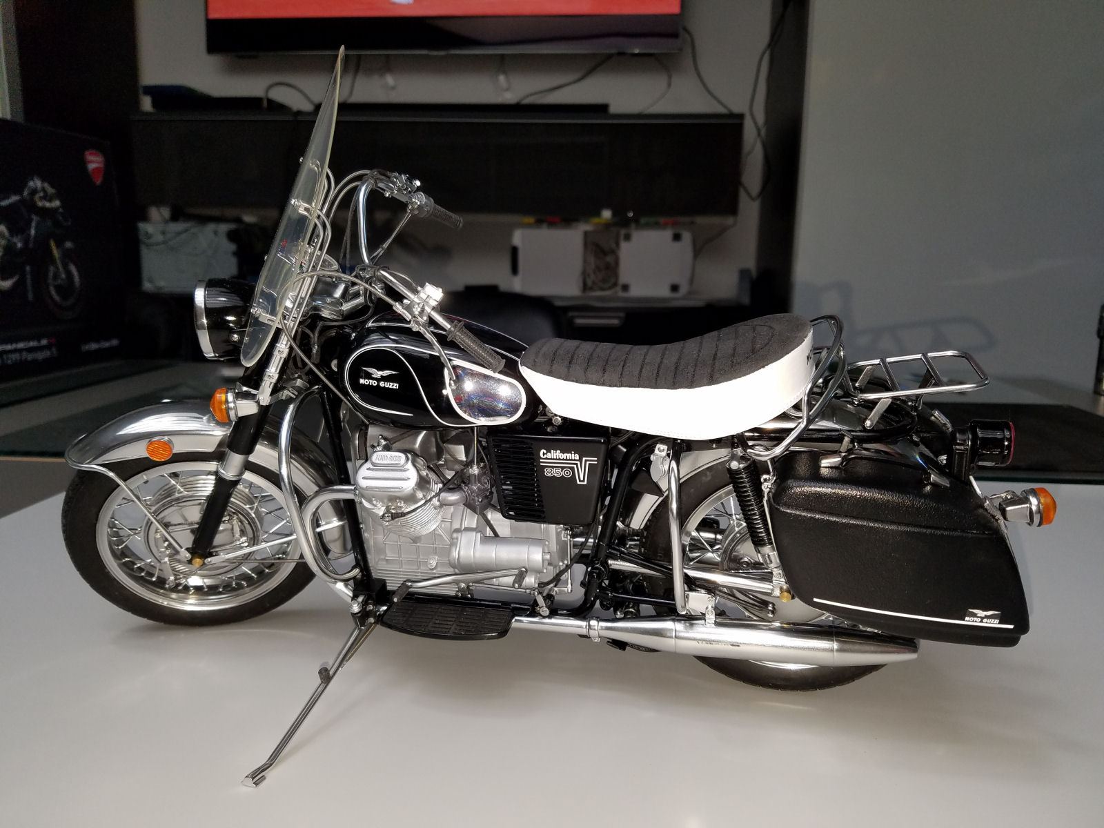 Italeri 4513 1/6 Moto Guzzi V850 California Build Image 244