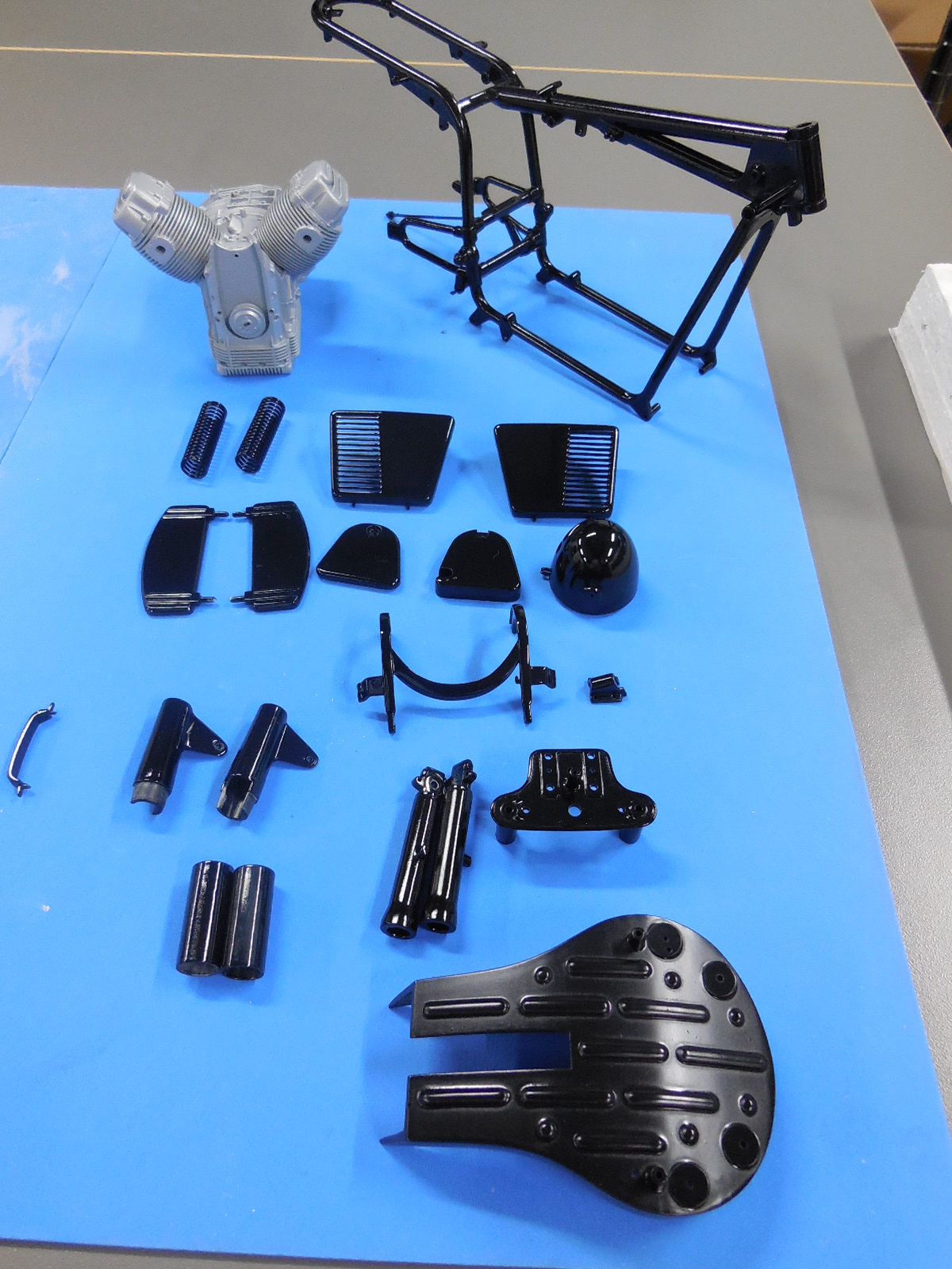 Italeri 1/6 Moto Guzzi V850 California Build Image