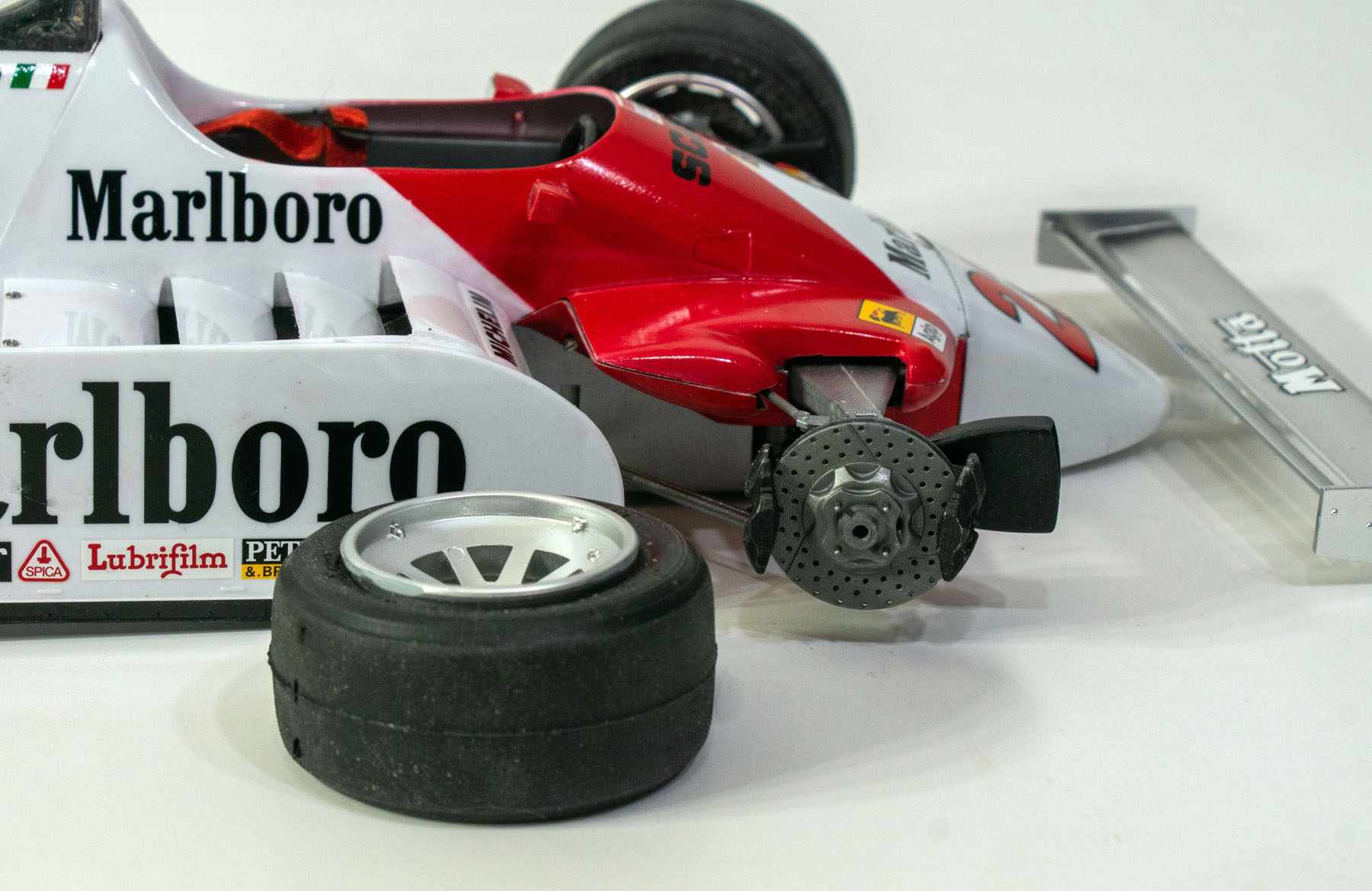 Italeri 4704 1/12 Alfa Romeo 179/179C Build Image 44