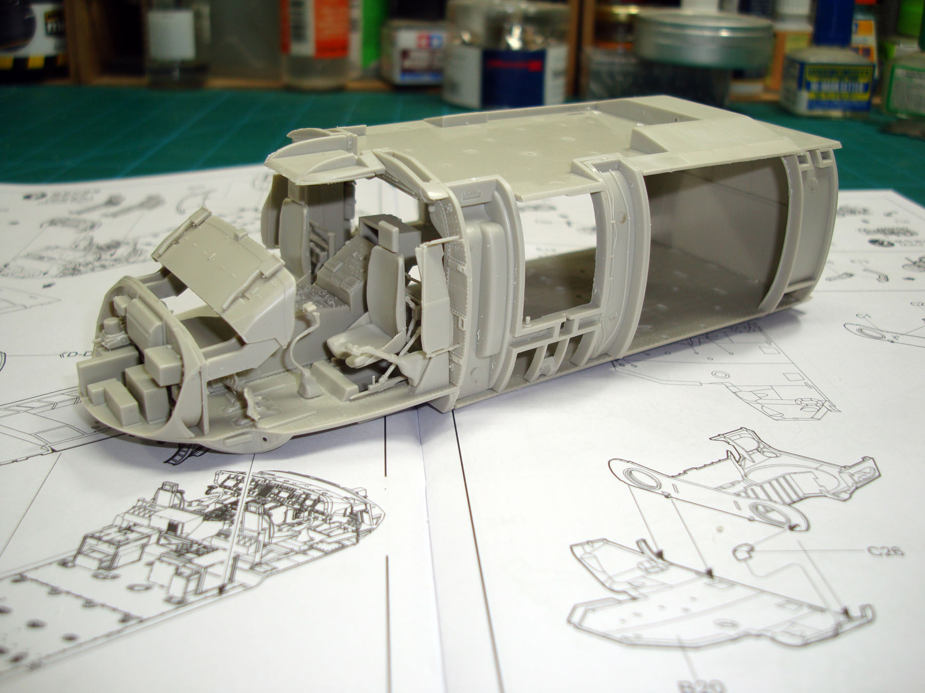 Kitty Hawk 50006 1/35 H-60 Blackhawk Build Review
