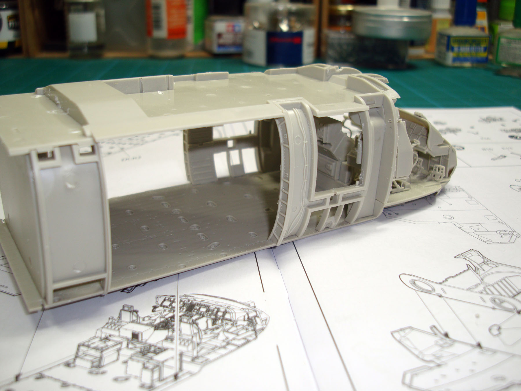 Kitty Hawk 50006 1/35 H-60 Blackhawk Build Review