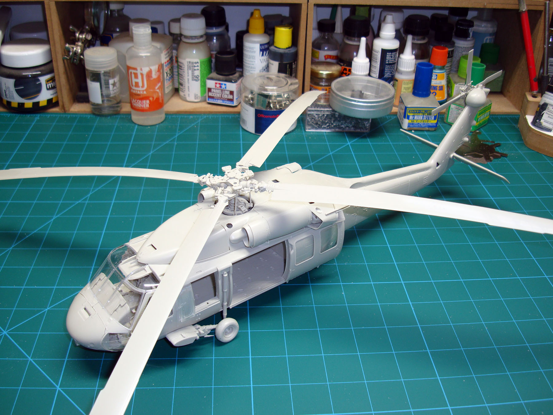 Kitty Hawk 50006 1/35 H-60 Blackhawk Build Review
