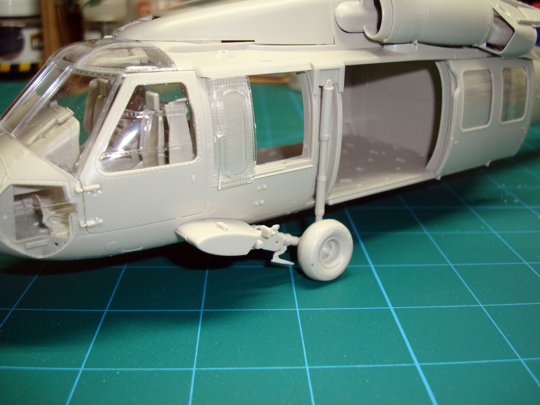 Kitty Hawk 50006 1/35 H-60 Blackhawk Build Review