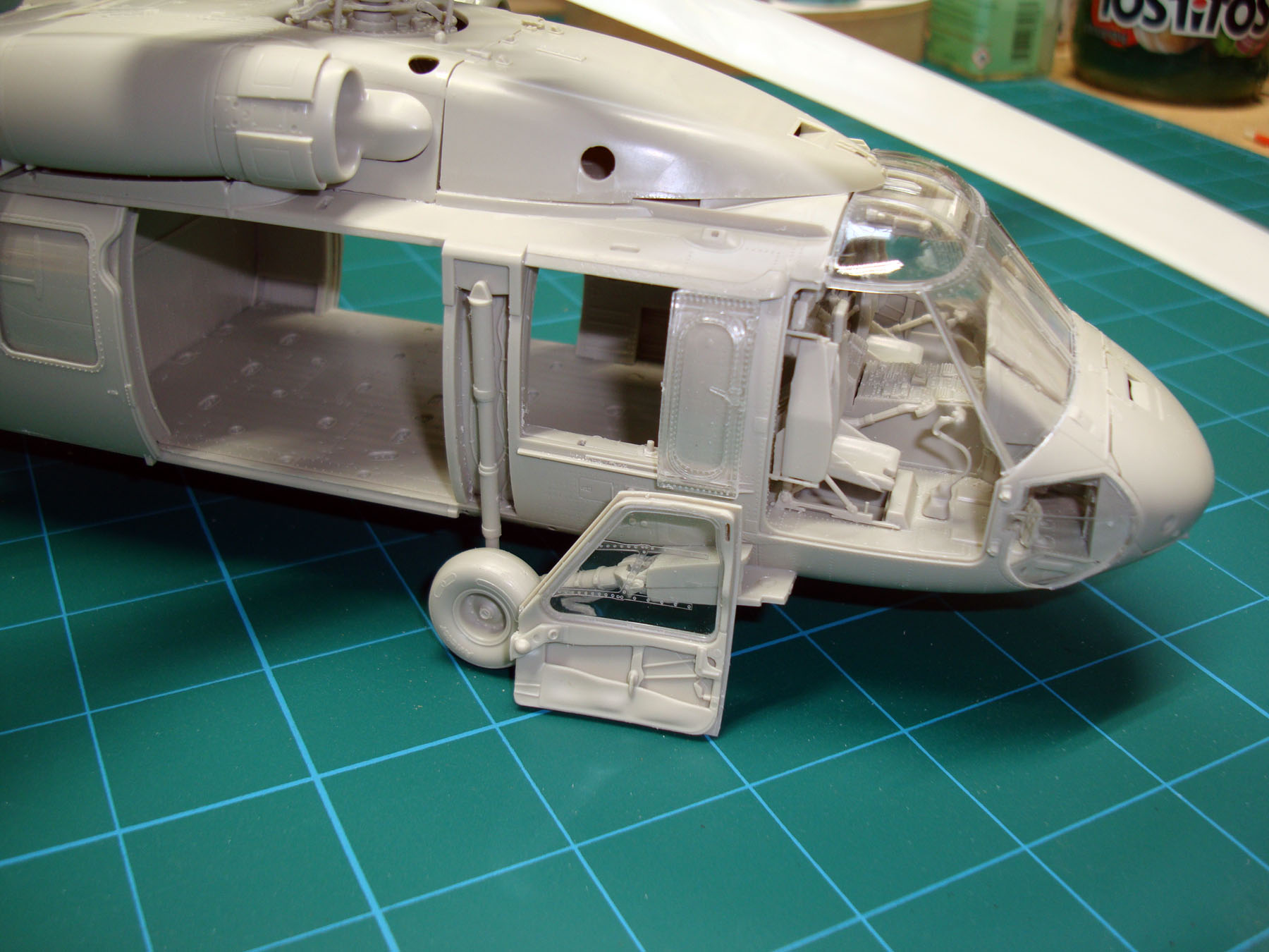 Kitty Hawk 50006 1/35 H-60 Blackhawk Build Review