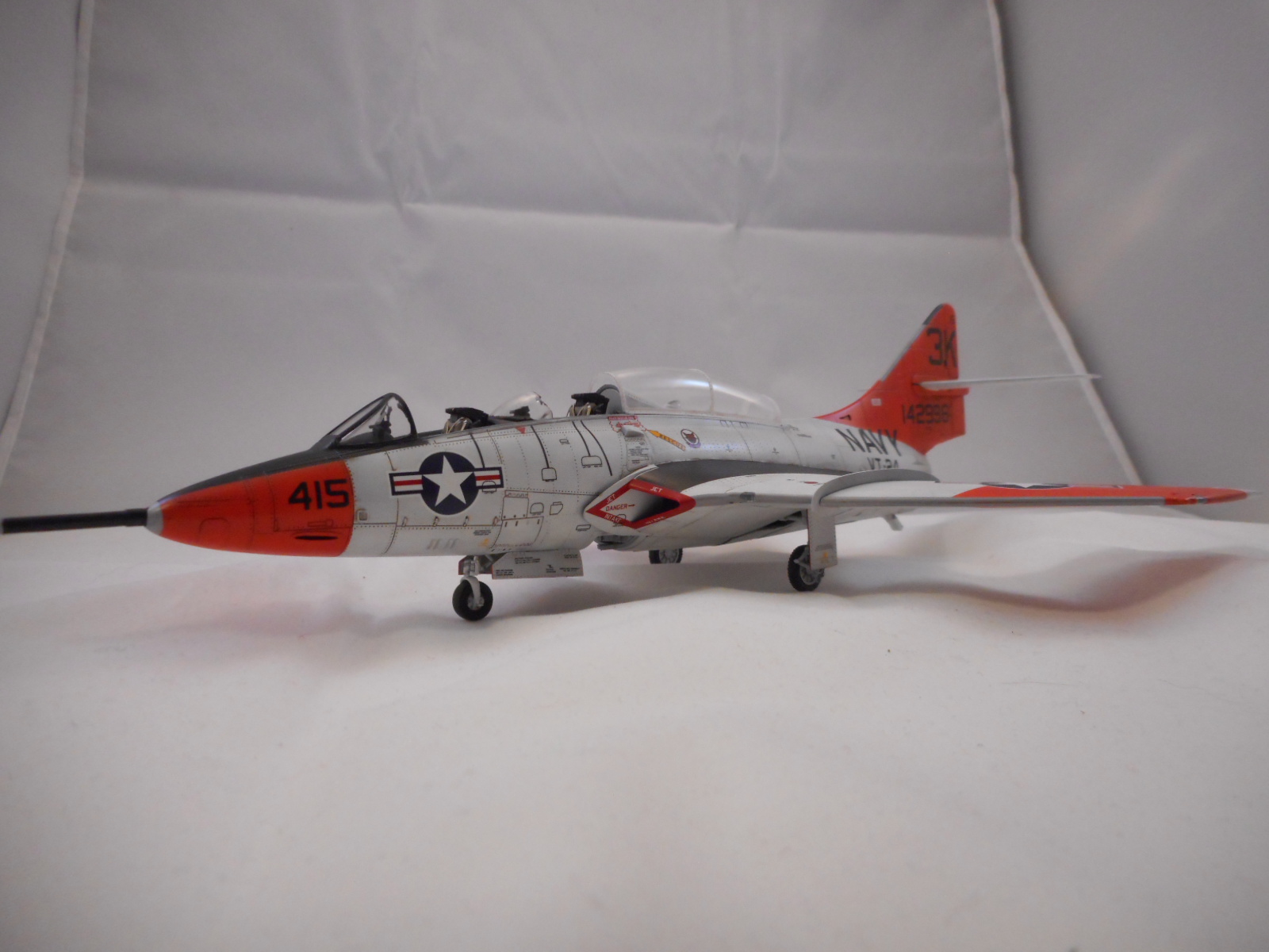 Kitty Hawk 80129 1/48 TF-9J Cougar Build Image