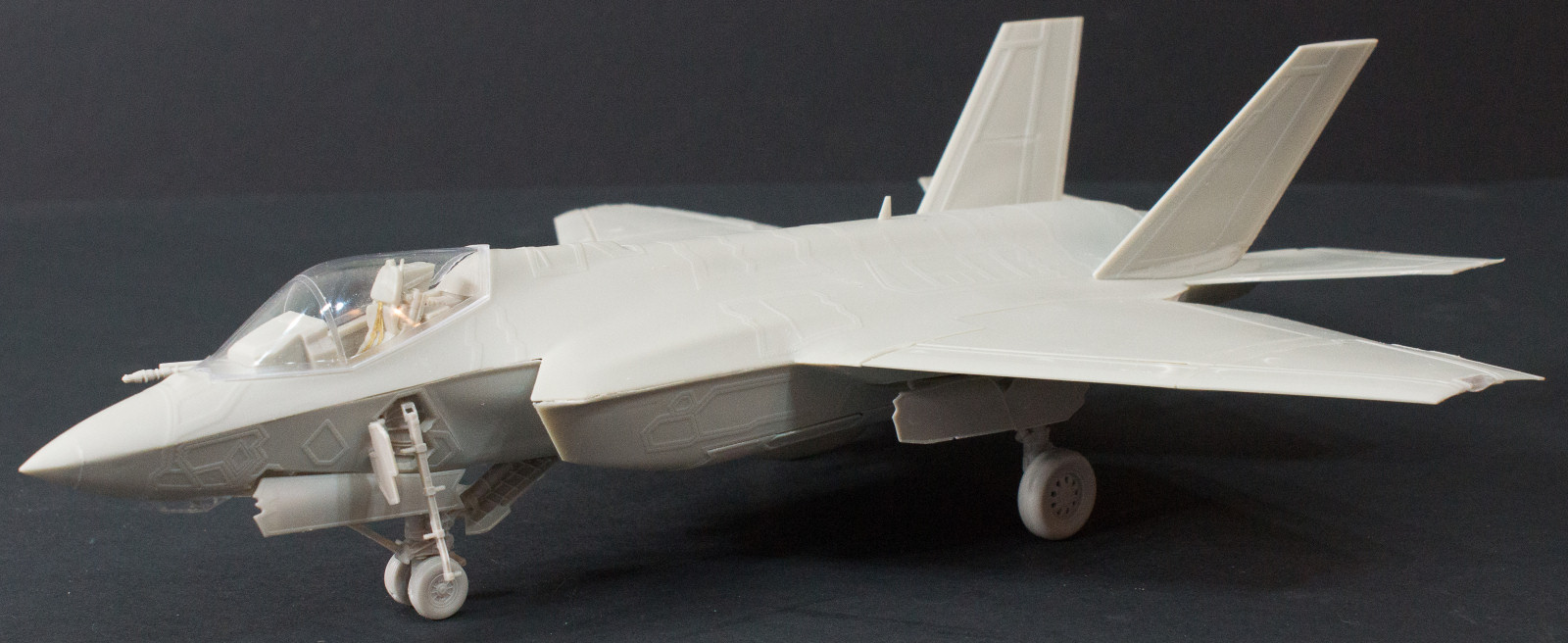 Kitty Hawk 80132 1/48 F-35C Lightning II Build Image 26