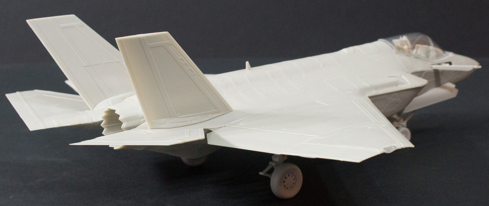 Kitty Hawk 80132 1/48 F-35C Lightning II Build Image 29