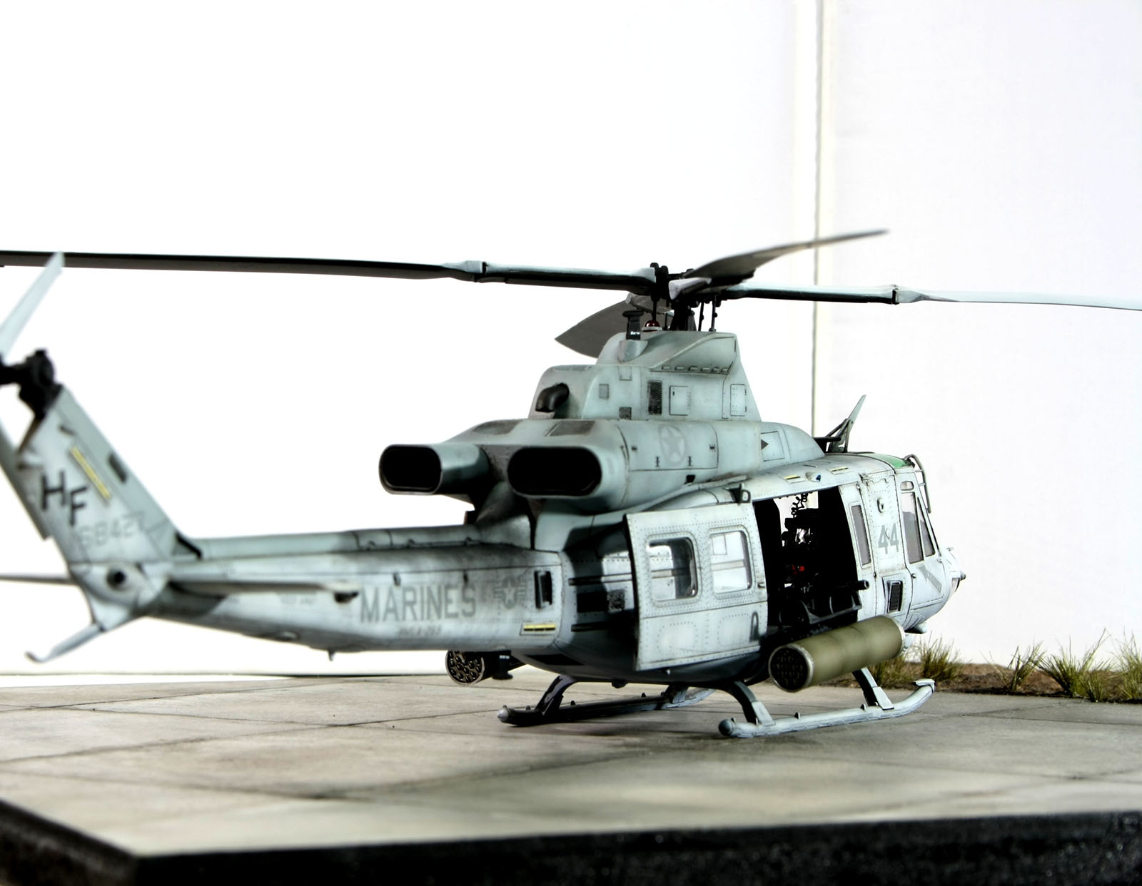 Kitty Hawk 80124 1/48 UH-1Y Venom Photo Feature