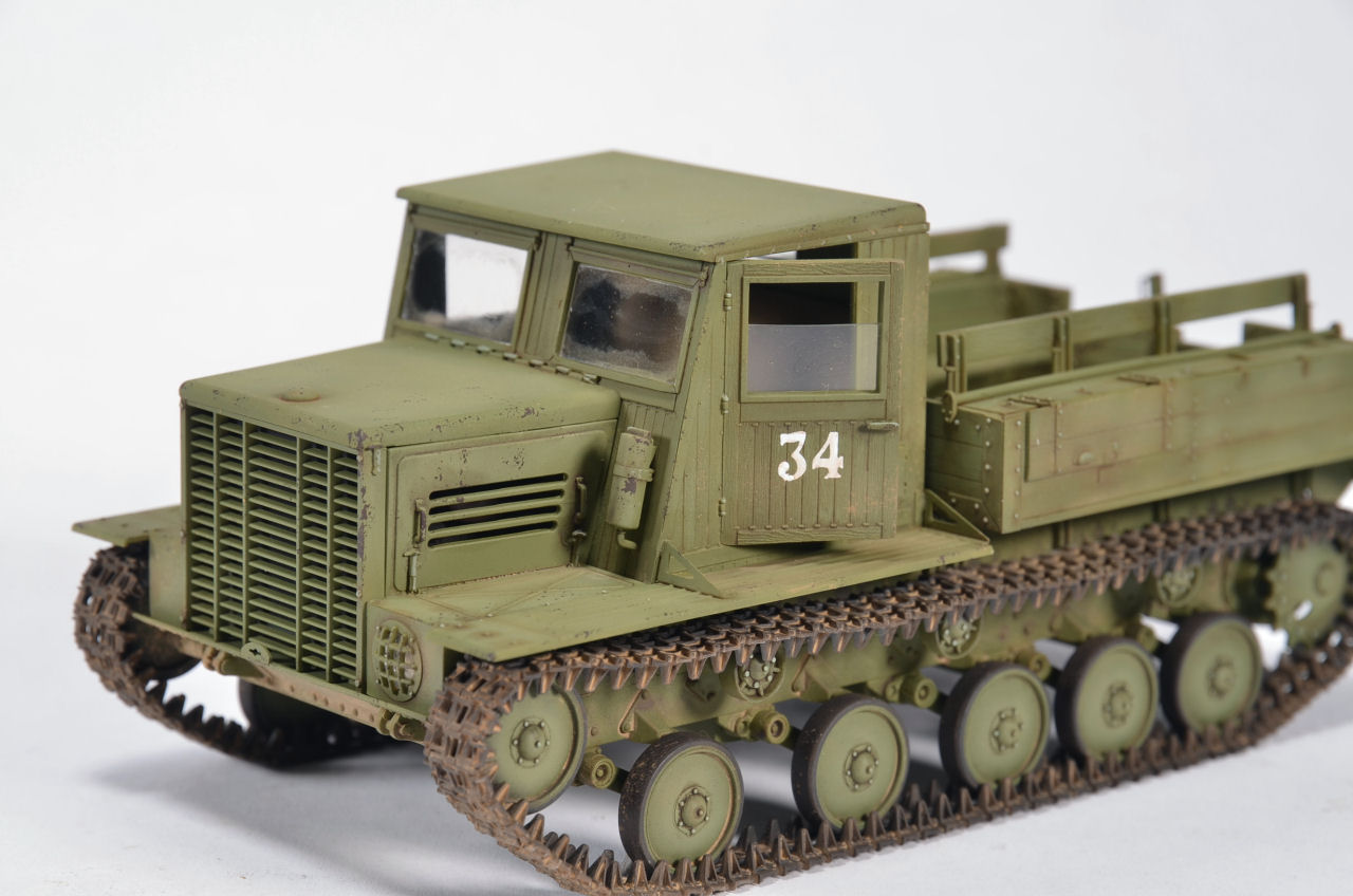 MiniArt 1/35 Ya-12 Soviet Artillery Tractor Early Production Build Image