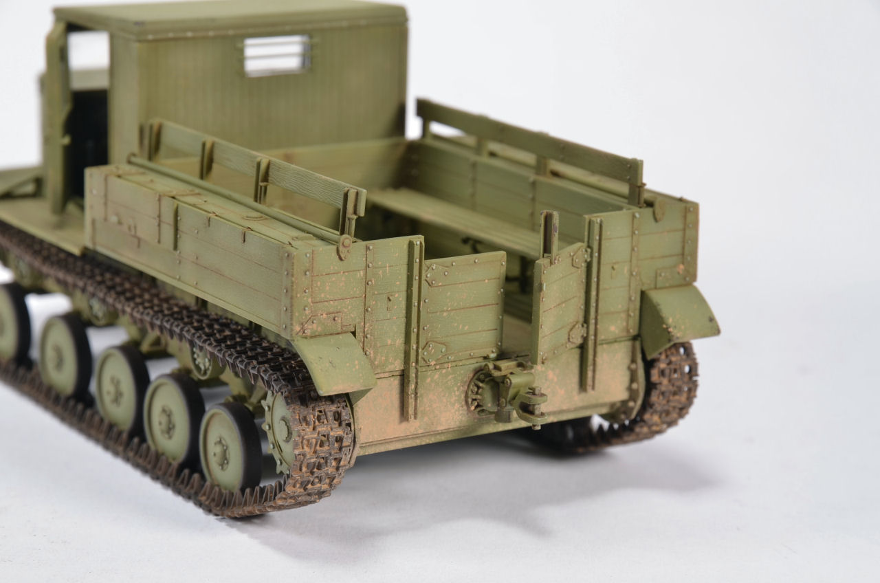 MiniArt 1/35 Ya-12 Soviet Artillery Tractor Early Production Build Image
