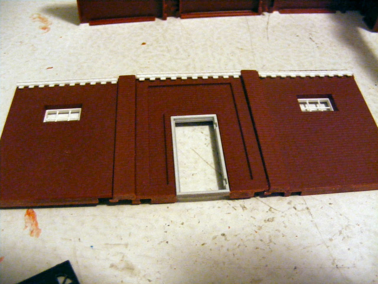 MiniArt 1/72 Service Station Build Image 01