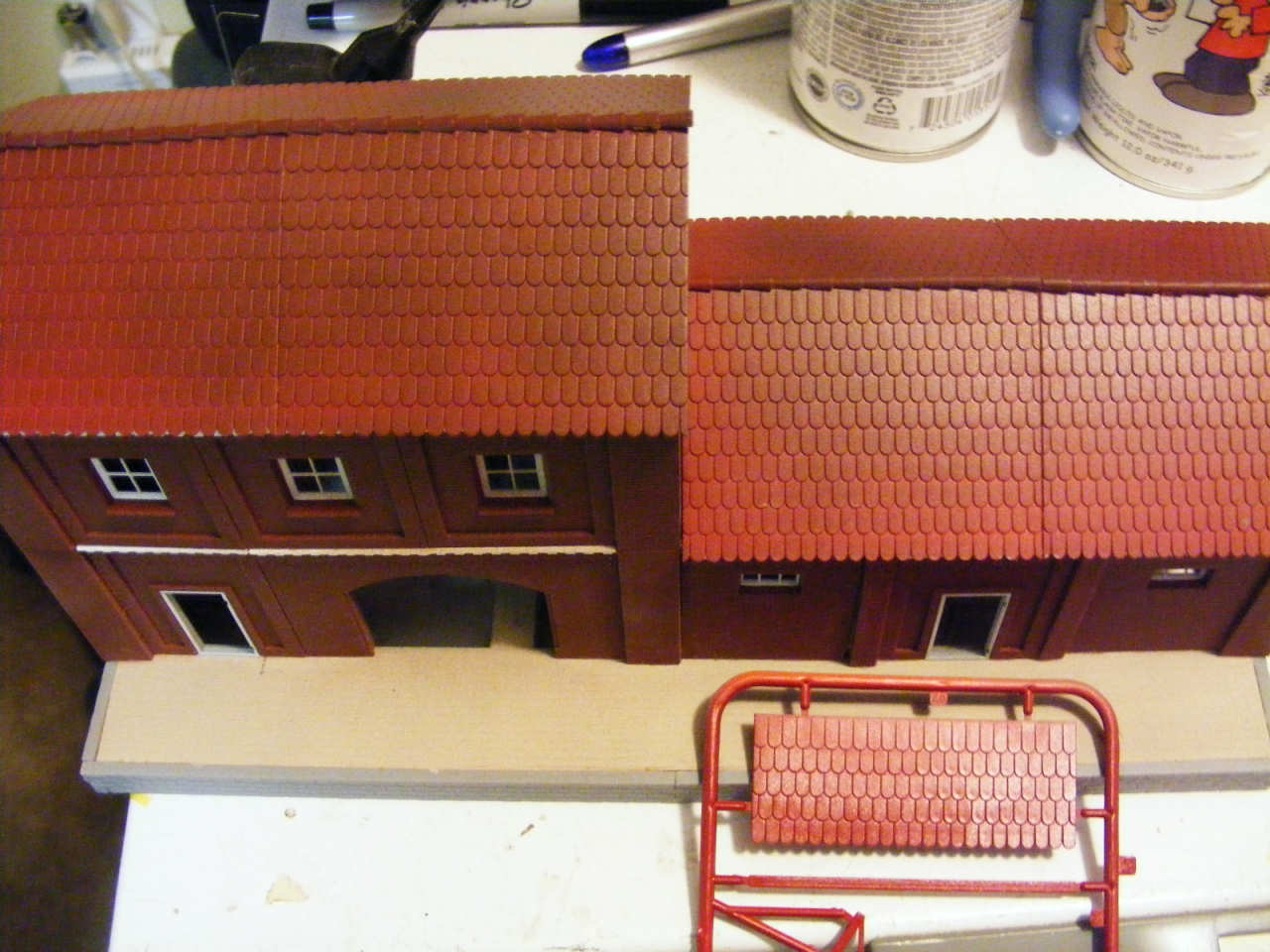 MiniArt 1/72 Service Station Build Image 06