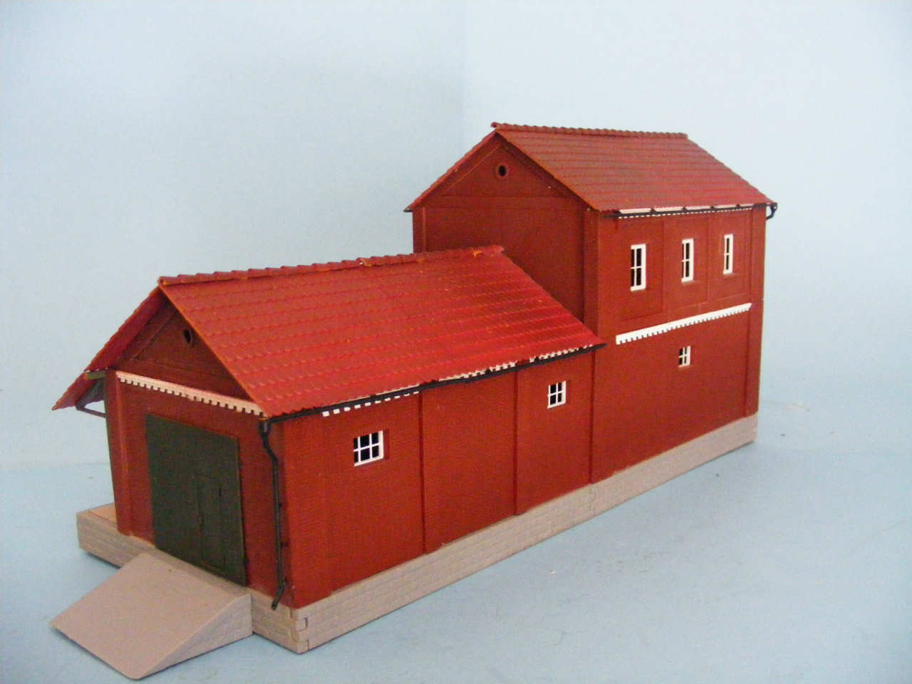 MiniArt 1/72 Service Station Build Image 13
