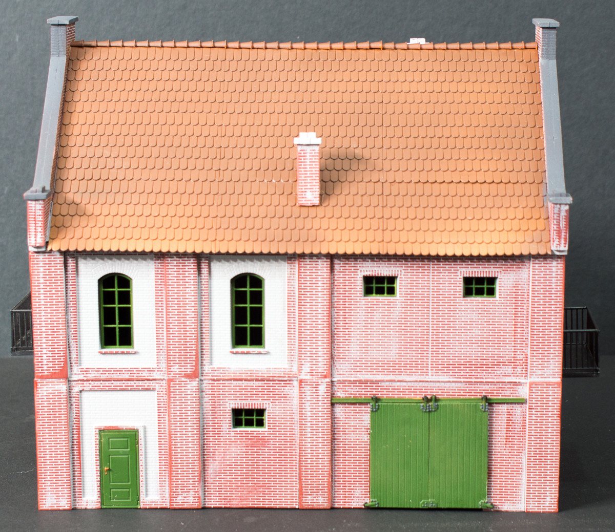 MiniArt 1/72 Building with Garage Build Image 02
