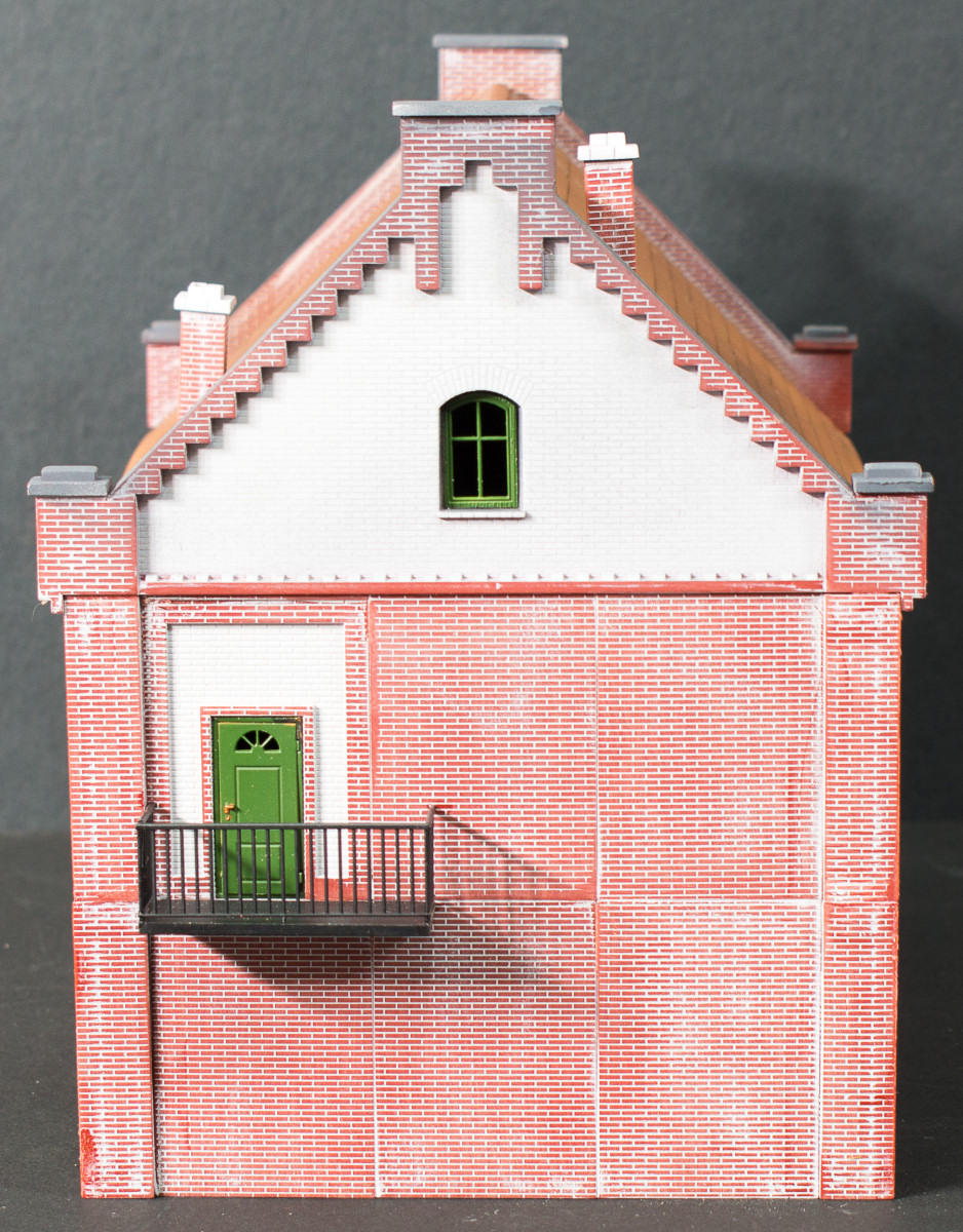 MiniArt 1/72 Building with Garage Build Image 03