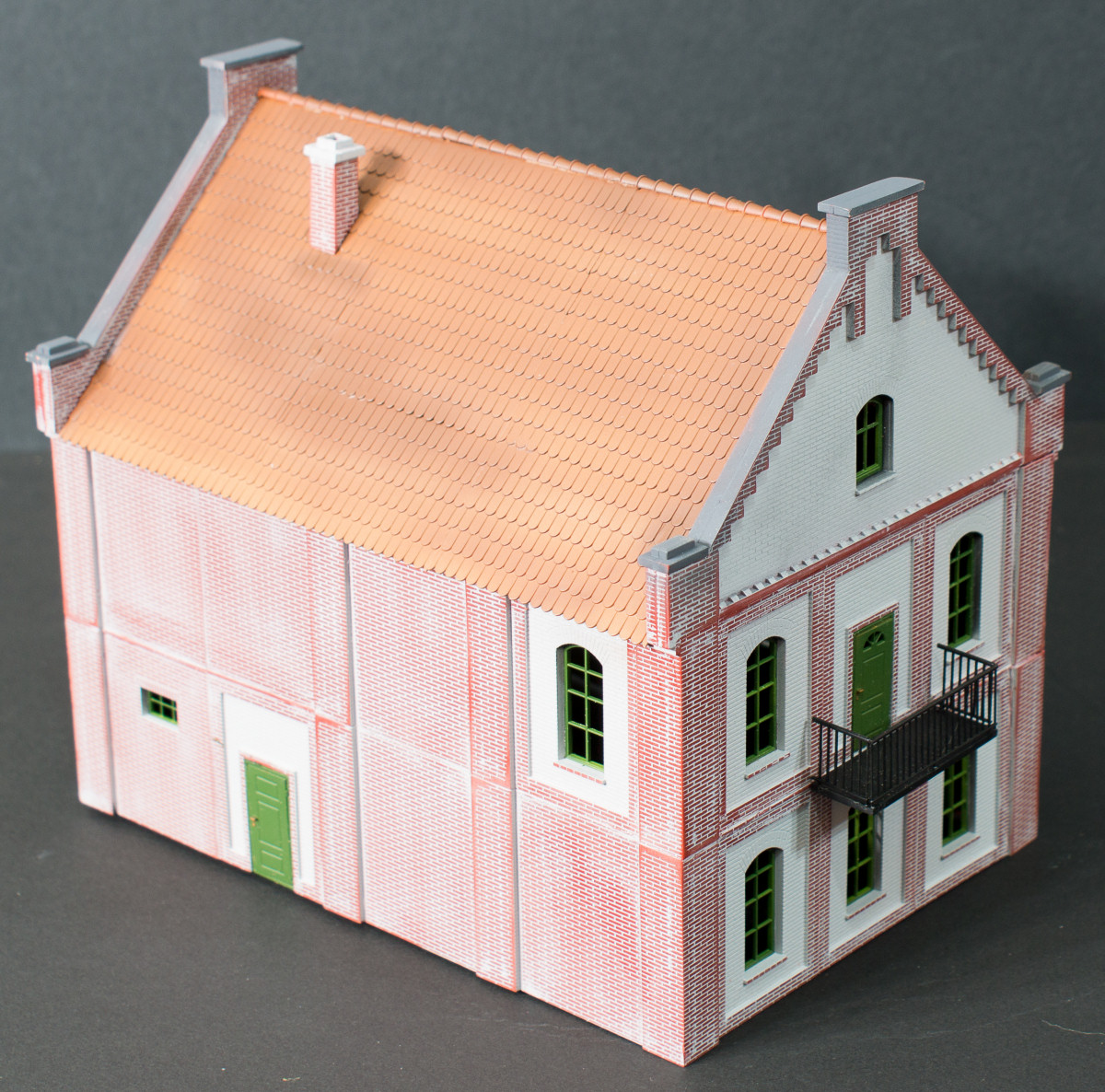 MiniArt 1/72 Building with Garage Build Image 07