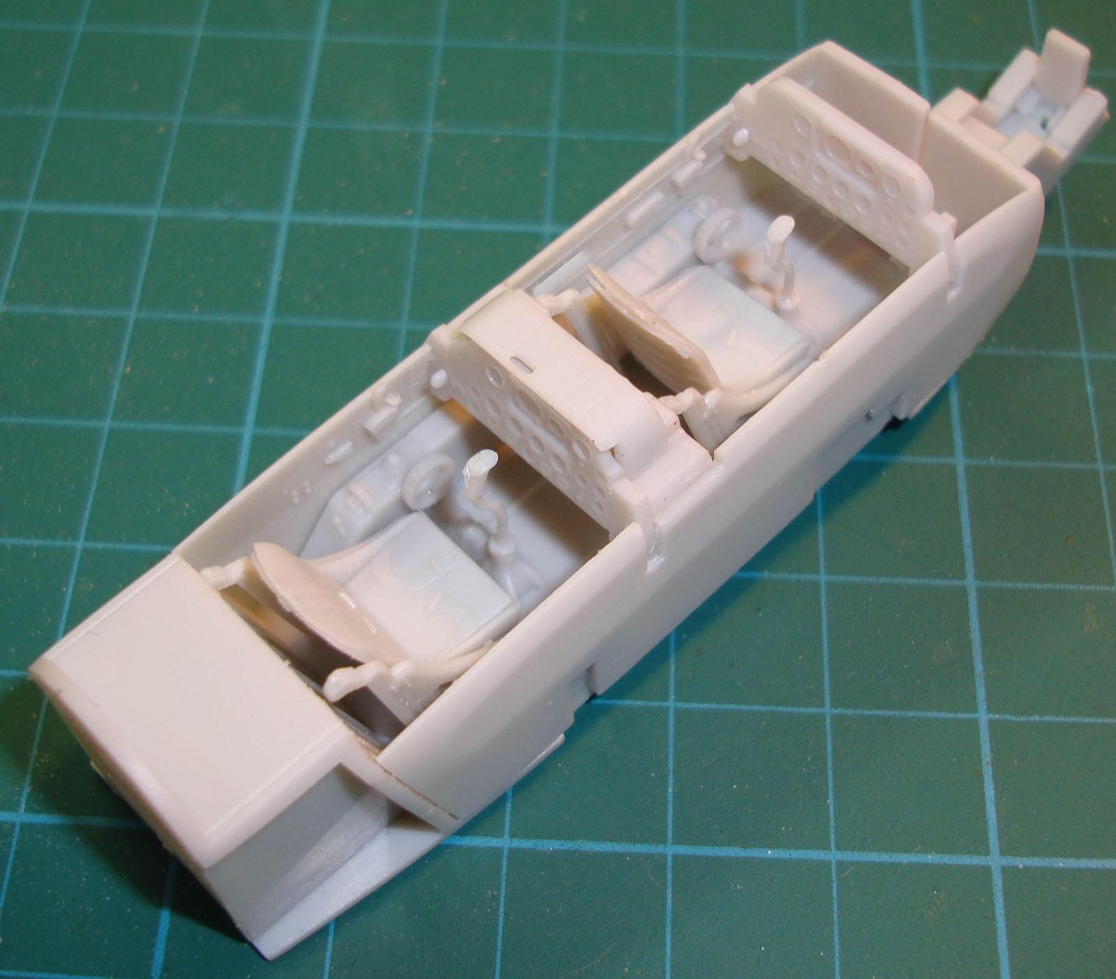 Minicraft 11671 1/48 T-34 Mentor Image 01