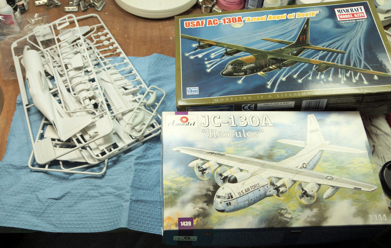 Minicraft 14520 1/144 Lockheed C-130A Hercules Image