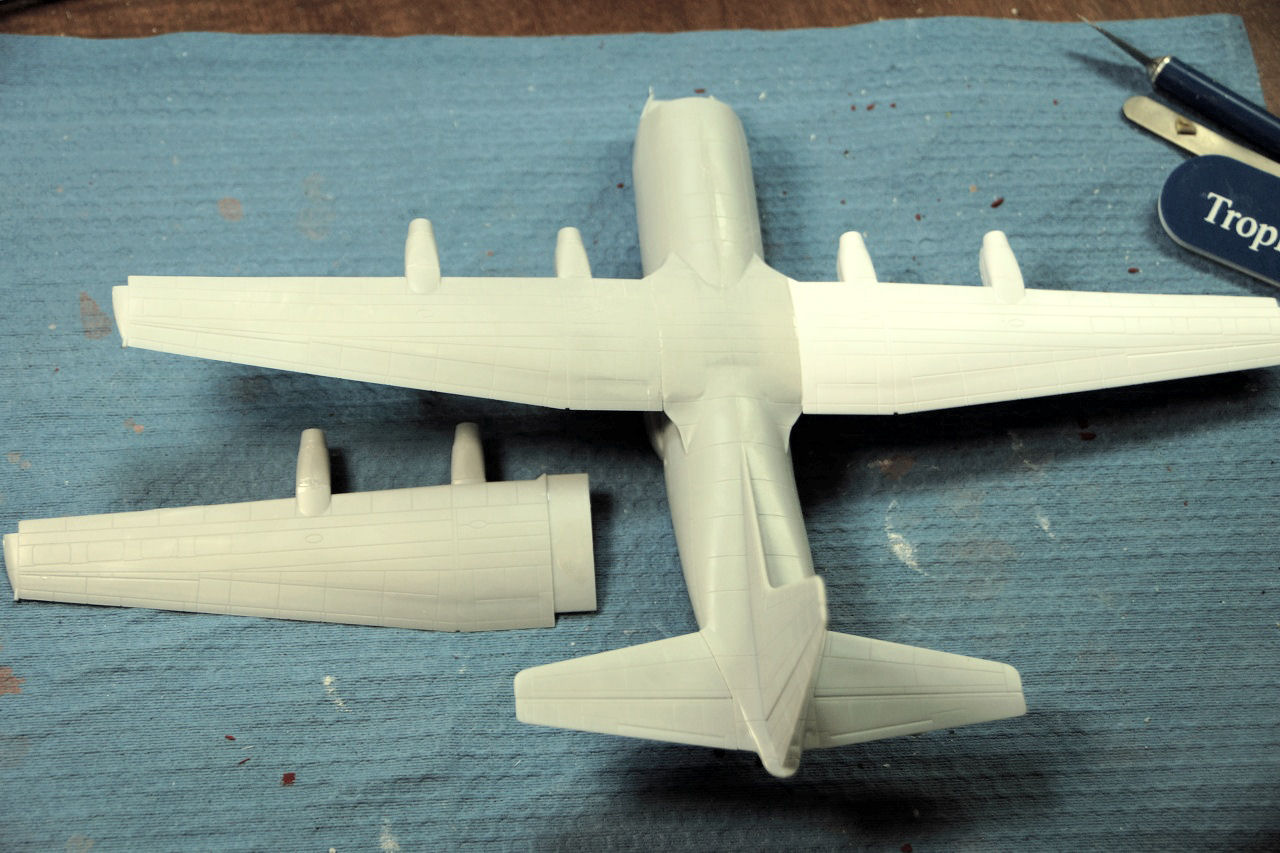Minicraft 14520 1/144 Lockheed C-130A Hercules Image