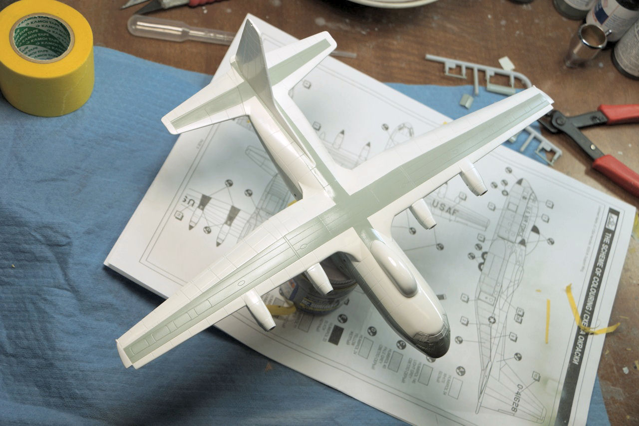 Minicraft 14520 1/144 Lockheed C-130A Hercules Image
