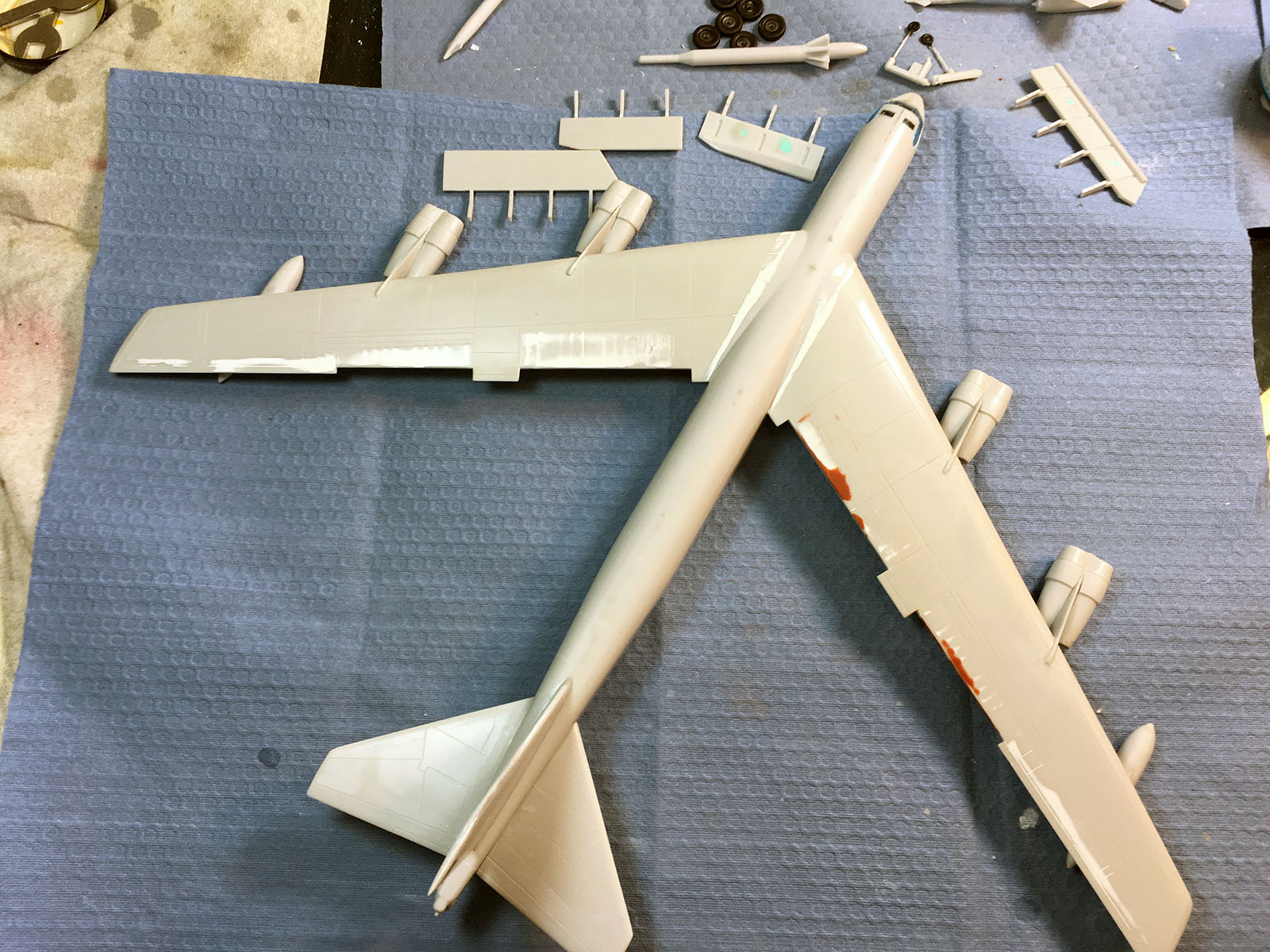 Minicraft 14615 1/144 B-52H Stratofortress Image 04