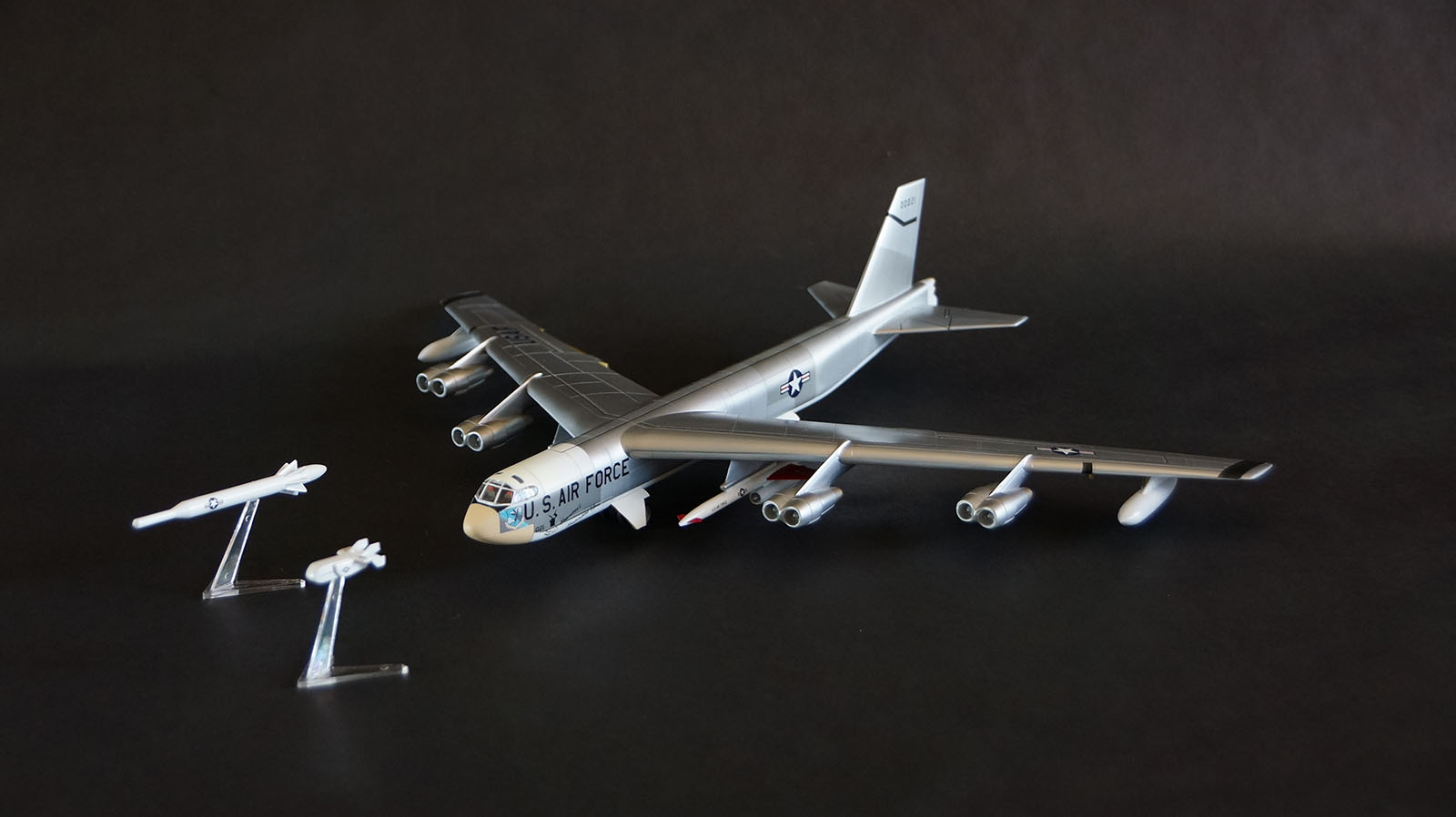 Minicraft 14615 1/144 B-52H Stratofortress Image 08