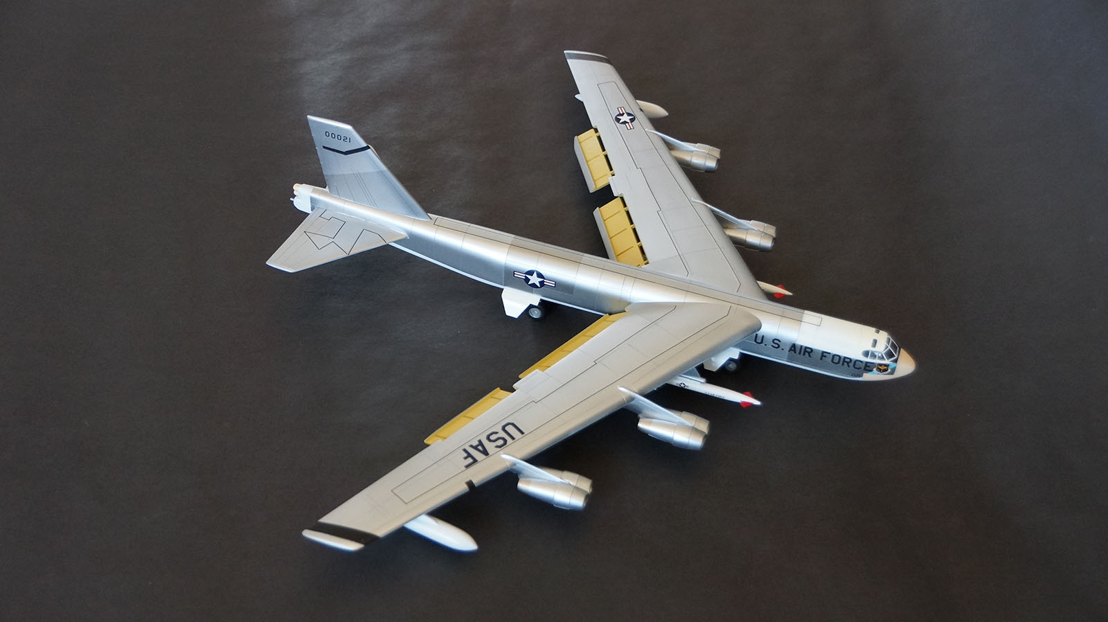 Minicraft 14615 1/144 B-52H Stratofortress Image 11