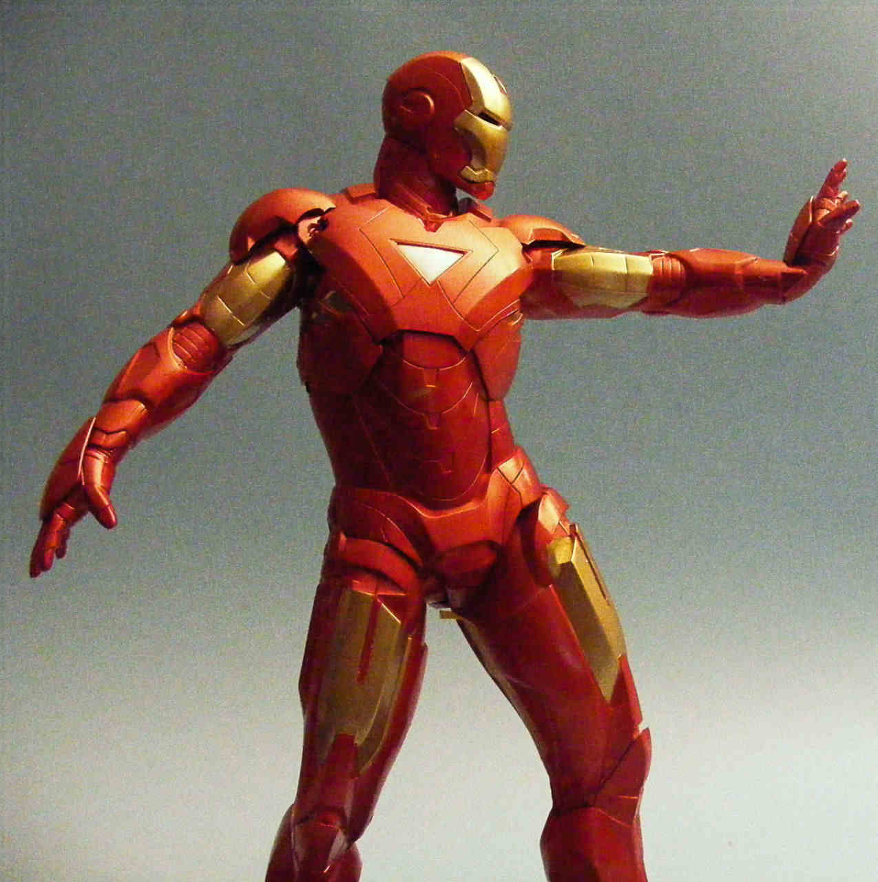 Moebius Models 0922 1/8 Iron Man Mark VI Build Image 08